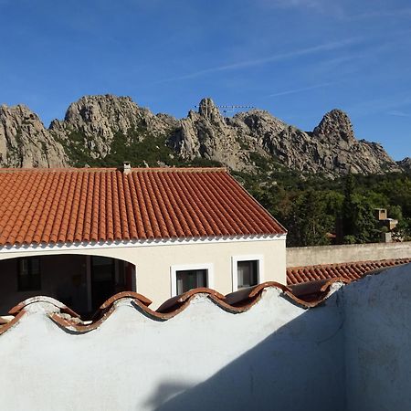 White - San Pantaleo Apartment Exterior photo