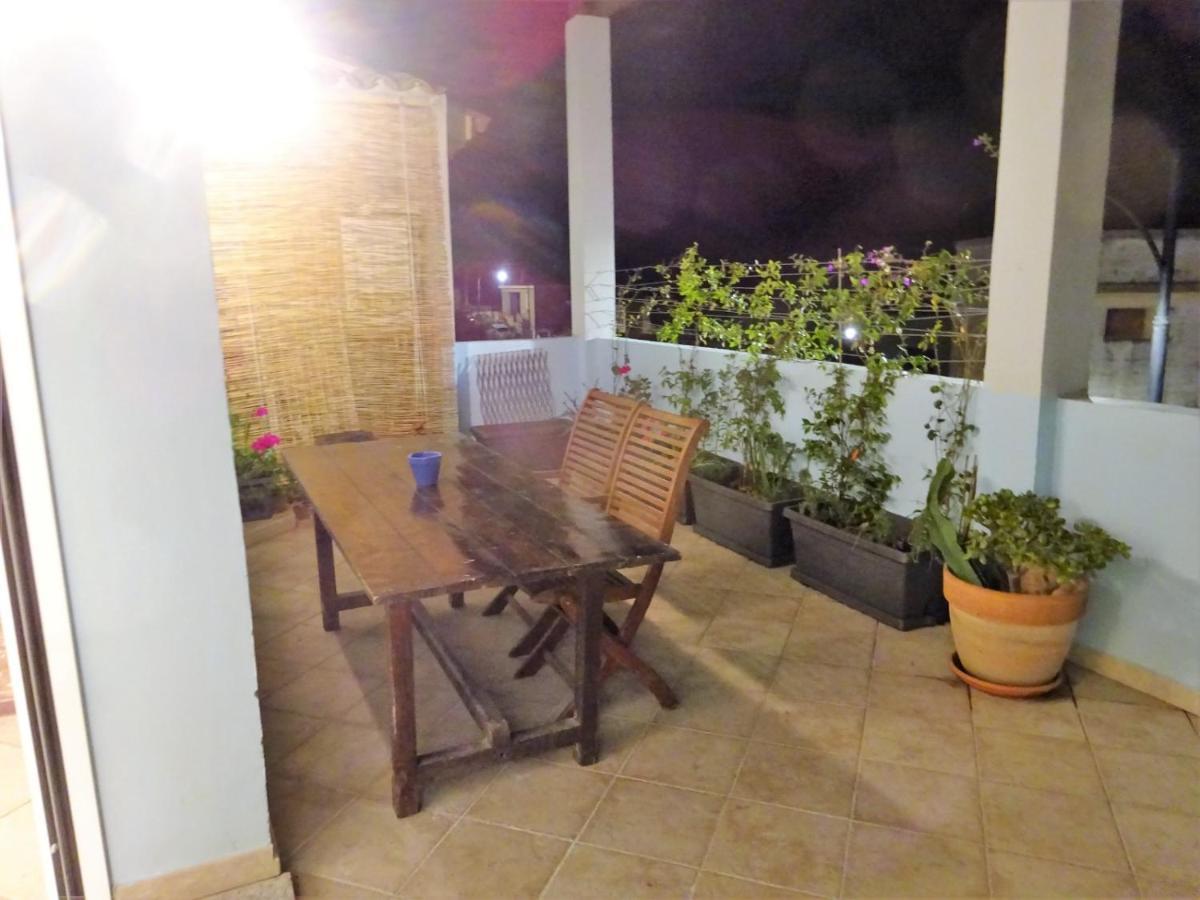 White - San Pantaleo Apartment Exterior photo