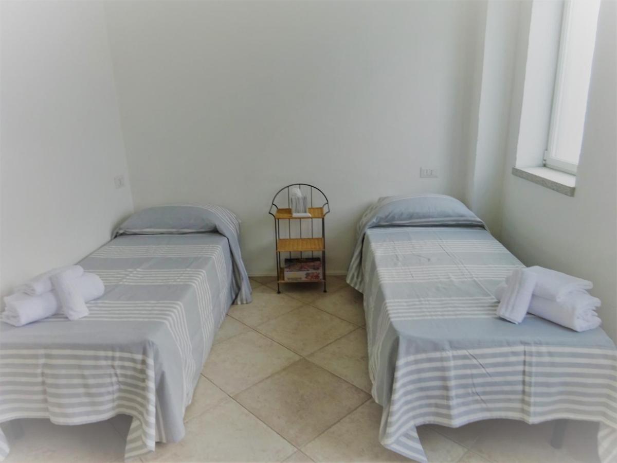 White - San Pantaleo Apartment Exterior photo