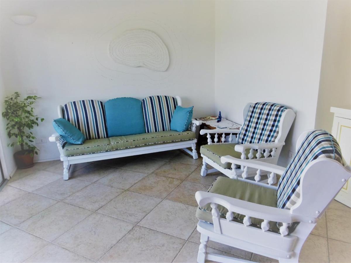 White - San Pantaleo Apartment Exterior photo