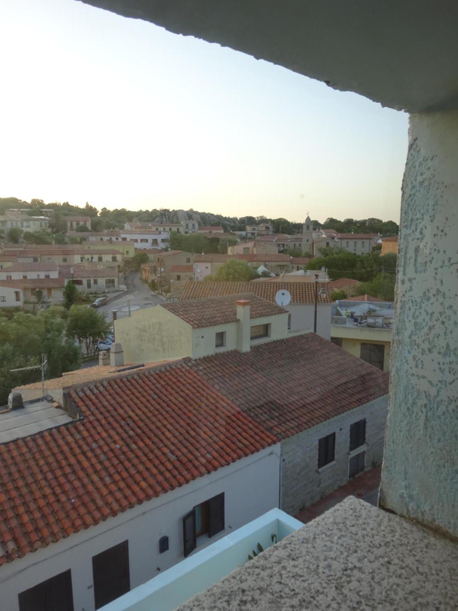White - San Pantaleo Apartment Exterior photo