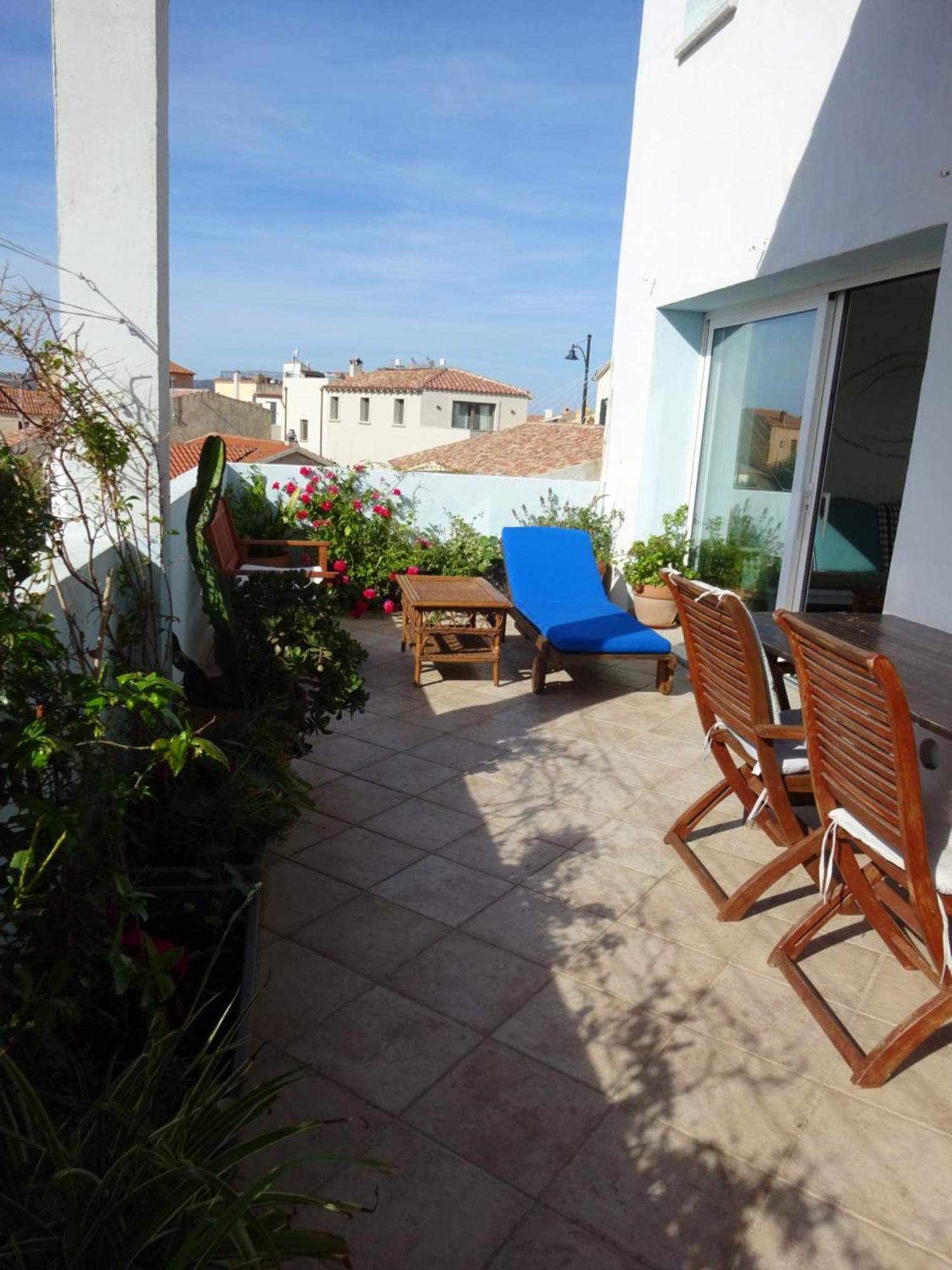 White - San Pantaleo Apartment Exterior photo