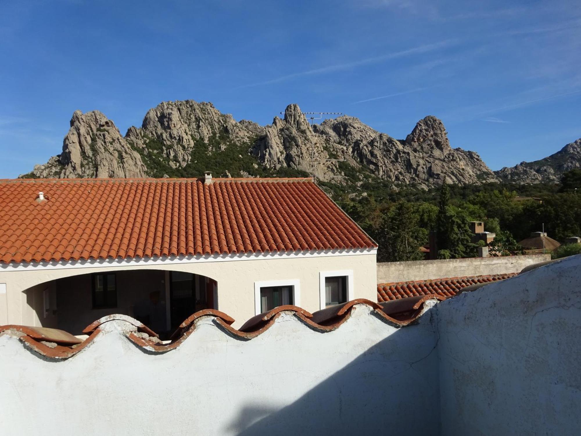 White - San Pantaleo Apartment Exterior photo